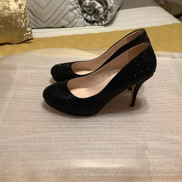 Chic Black Glitter Heels - Picture 4 of 7